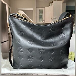 PRICE FIRM MCM Large Aren Hobo in Maxi Monogram Leather Black EUC
